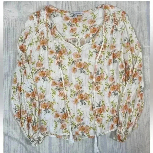 Cupcakes & Cashmere Peasant Blouse Women’s Sz M Cream Peach Floral Boho Smocked - Picture 9 of 15
